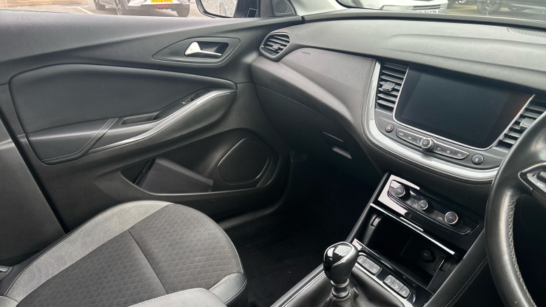 Vauxhall Grandland X 1.2 Turbo SRi Nav 5dr Petrol Hatchback